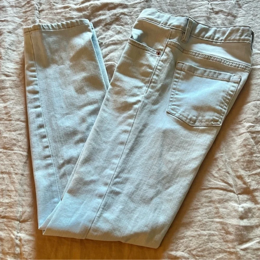 3/$19 Old Navy/Gap Relaxed Slim built-in-tough light wash jeans